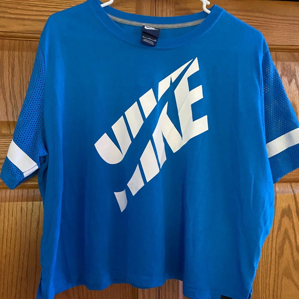 Women’s T-Shirt w/ Mesh Sleeves